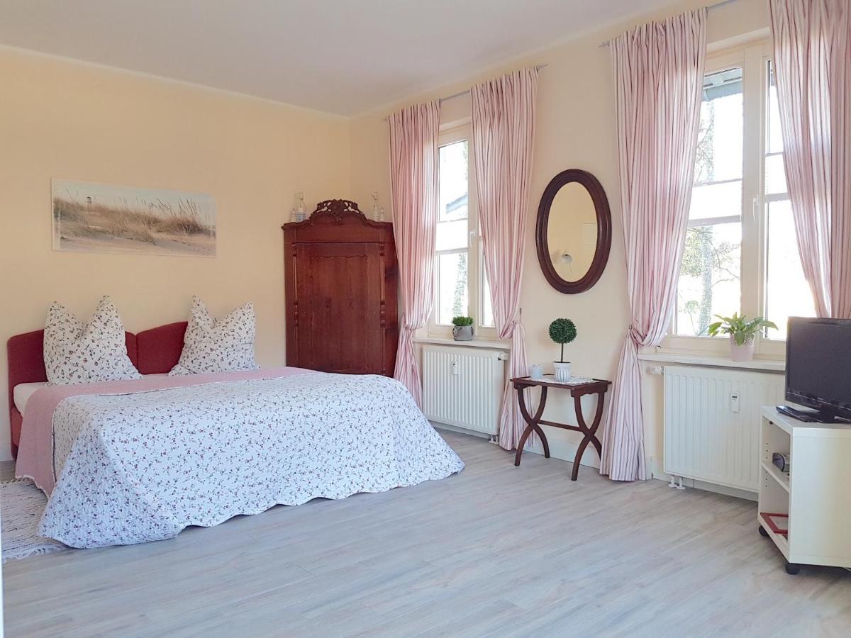 Ferienwohnungen im Haus Borée Prerow Esterno foto
